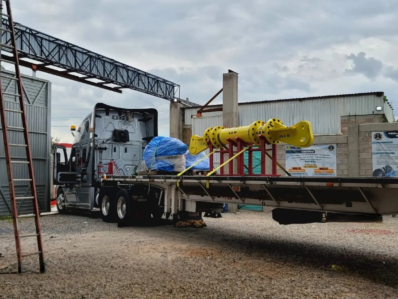 International machinery moving transport Baja California cross-border AZVIR